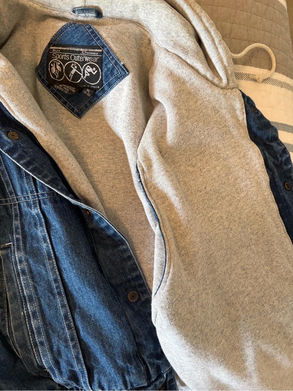 JCPenny Denim Sports Outerwear Vest. Fully lined with Gray Hood - Picture 4 of 4